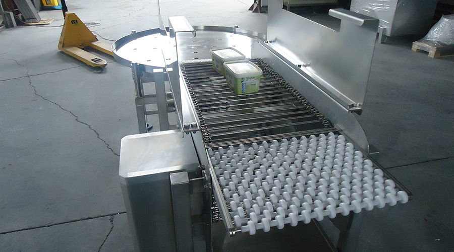 CONVEYOR BELT WITH STAINLESS STEEL CHAIN