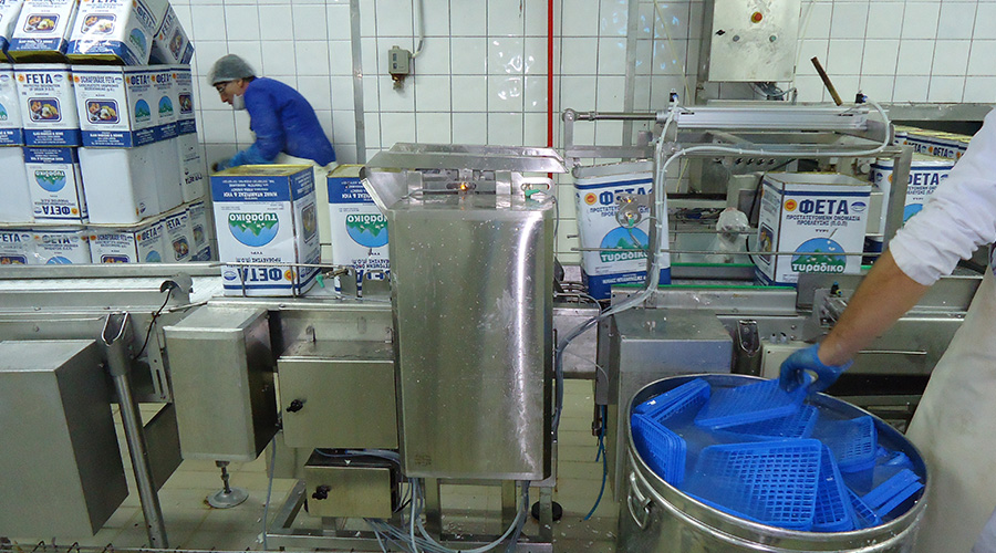 TURNING MACHINE FOR FETA CHEESE CONTAINERS