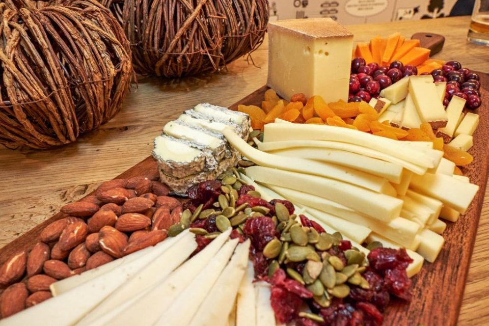 7-greek-cheeses-took-part-cheese-tasting-event